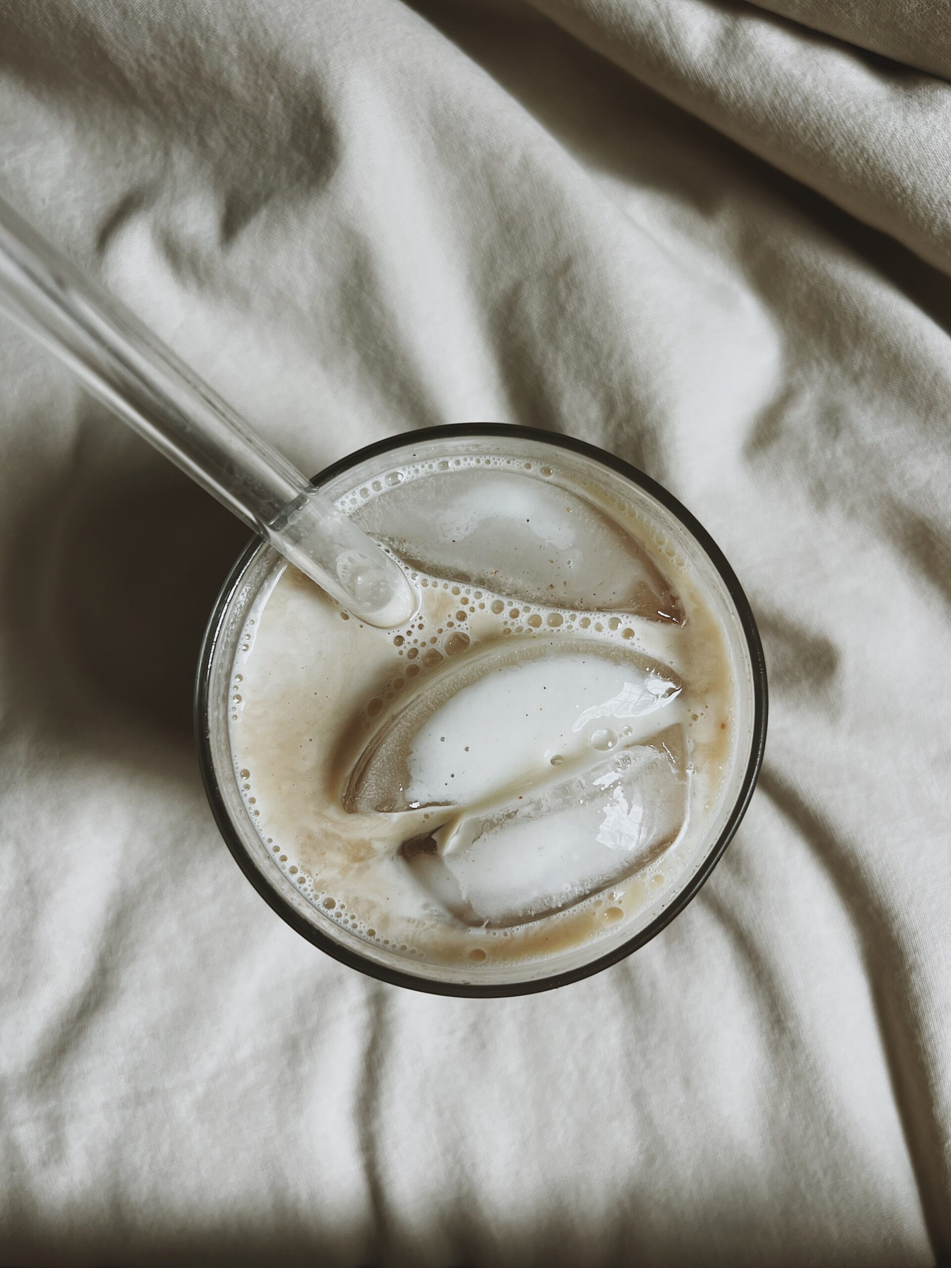 homemade iced chai latte at home